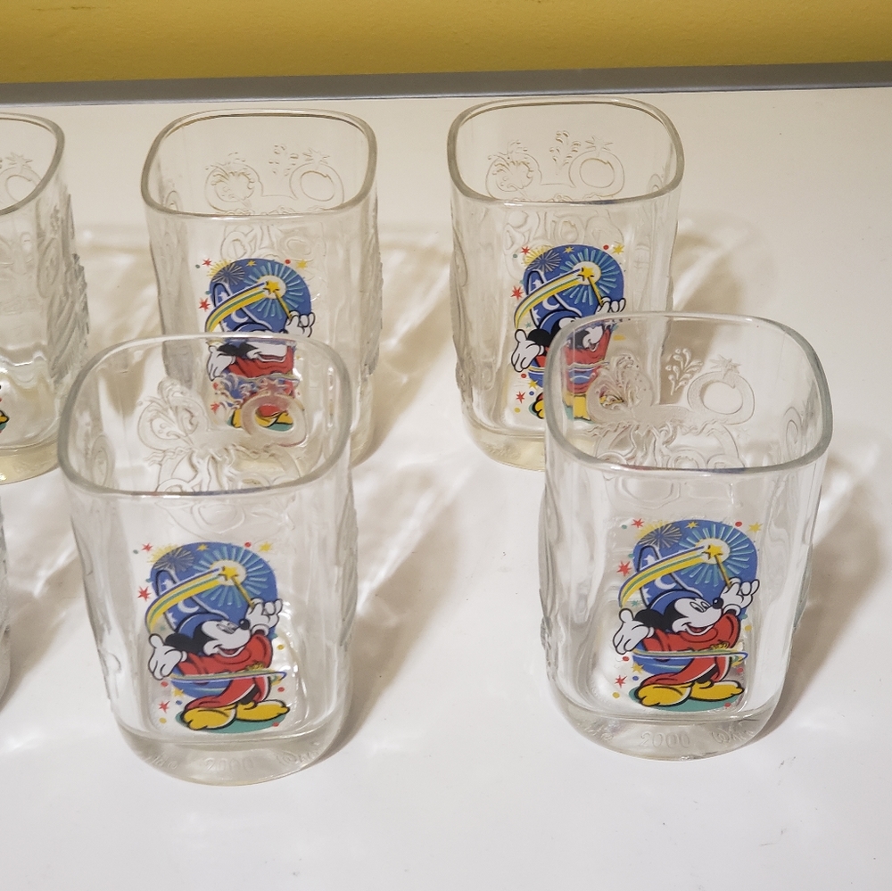 Disney cups - Picture 4 of 6